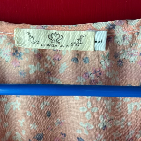 Light pink sleeveless dress with floral design, elastic waist - Picture 3 of 4